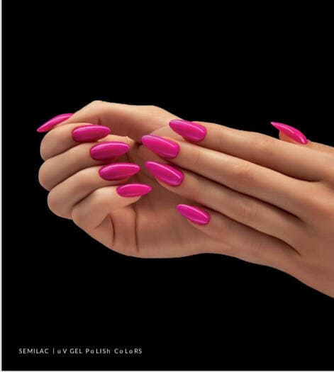 Εσωτερικό σαλονιού NAILTOWN με nail bar